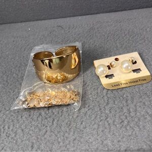 Gold‎ Necklace, Bracelet and pearl earrings